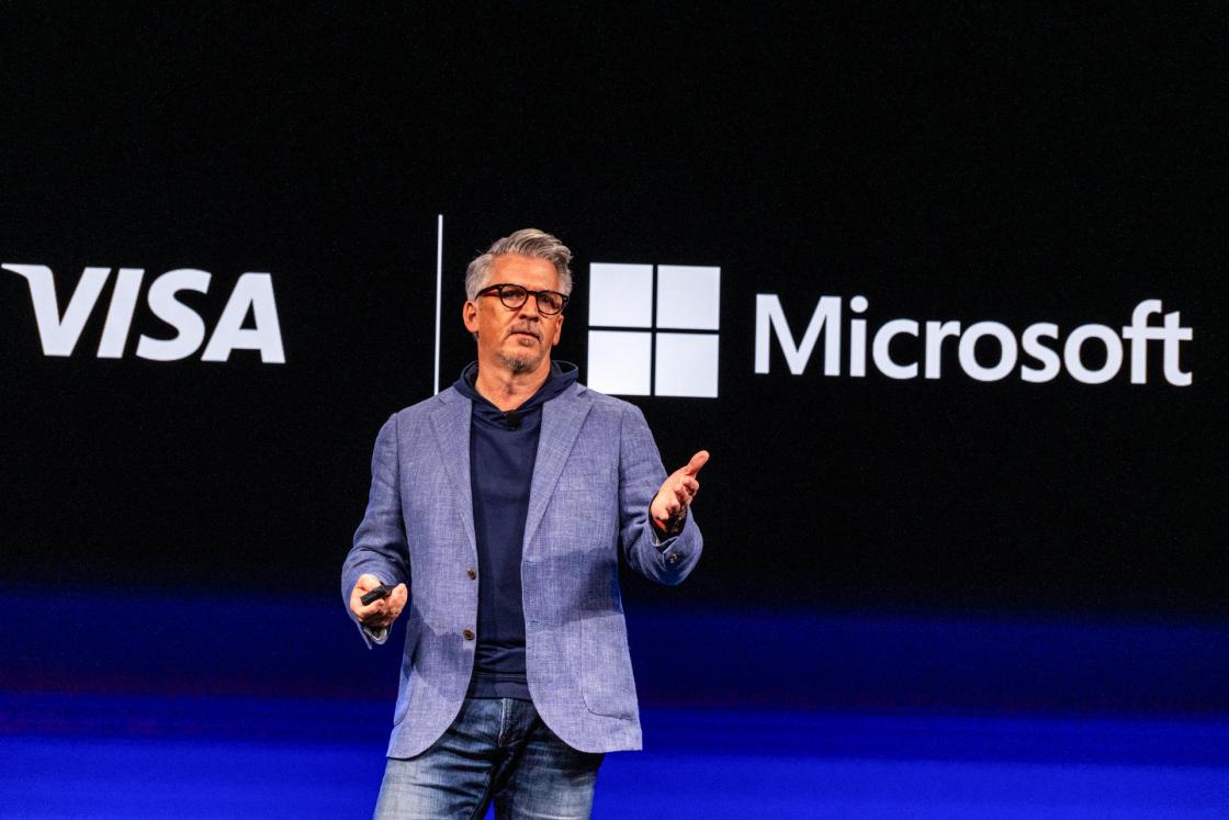 El director de Productos y Estrategia de Visa, Jack Forestell, habla en la conferencia Visa Global Product Drop en The Midway en San Francisco, California (Estados Unidos). EFE/ Camille Cohen