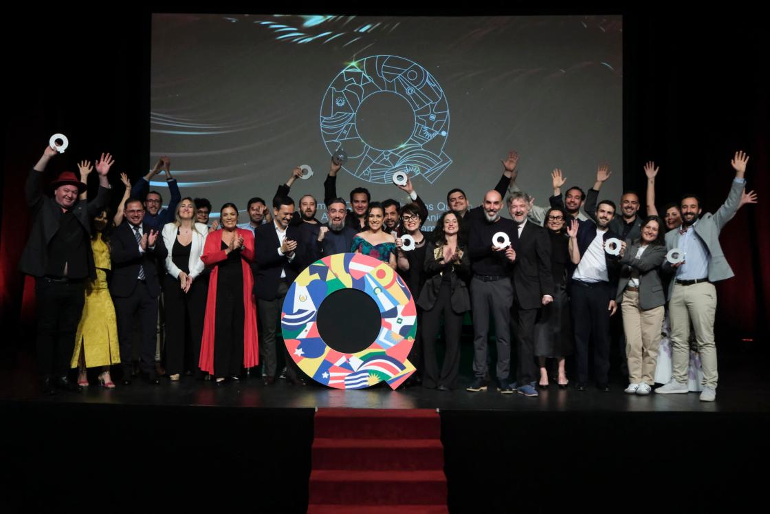 La Laguna (Tenerife), 10/05/2025.- Foto familia de los premiados en los Premios Quirino de la Animación Iberoamericana, hoy sábado en el Teatro Leal de La Laguna. EFE/Alberto Valdés.