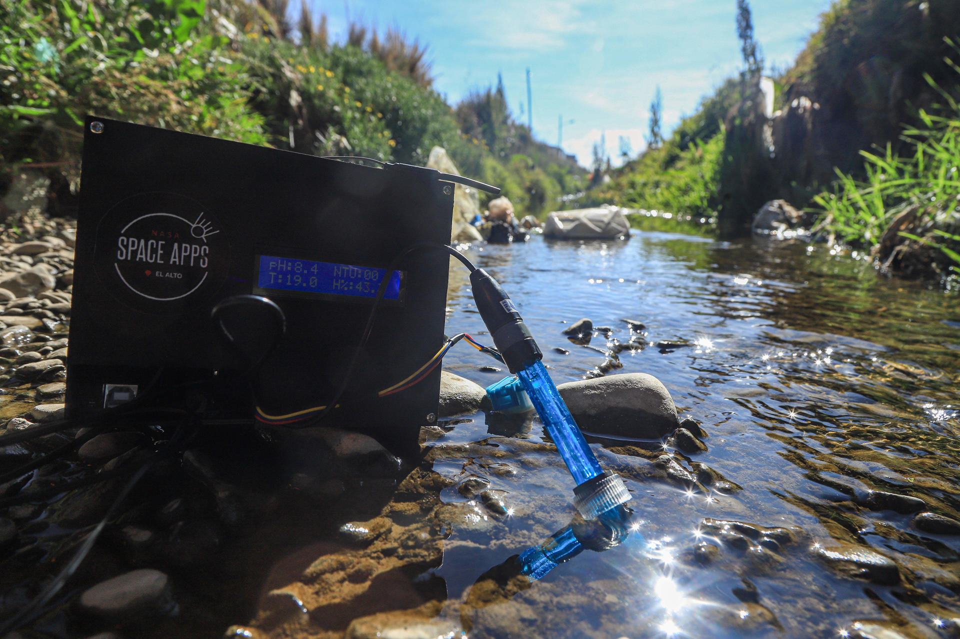 Fotografía de un dispositivo diseñado para medir de forma rápida y precisa los niveles de contaminación en el agua este miércoles, en Viacha (Bolívia). EFE/ Gabriel Márquez