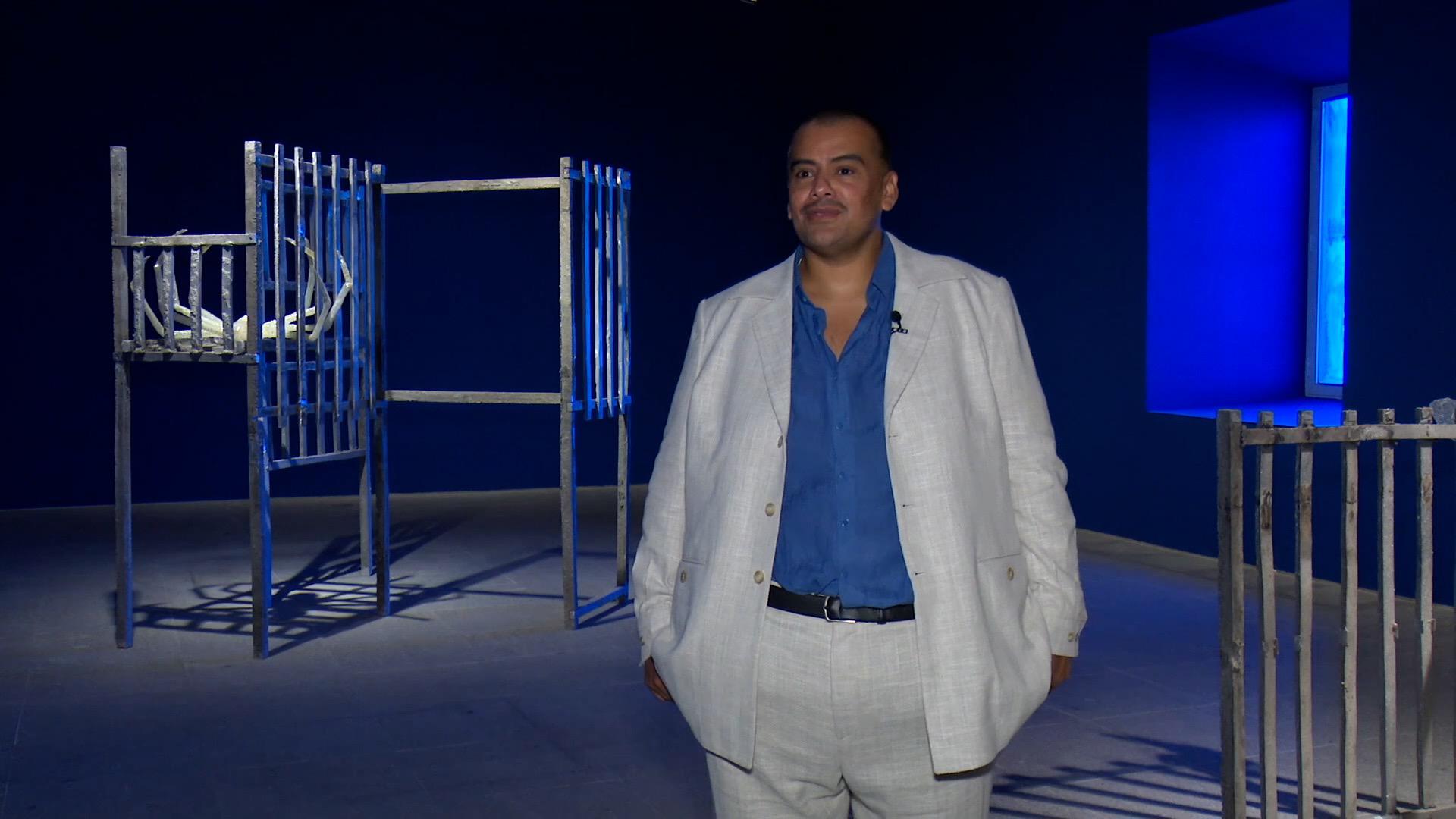 MADRID, 27/05/2024.- El artista guatemalteco Naufus Ramírez-Figueroa, durante la presentación de la exposición ‘Espectros luminosos’, este martes en el Museo Reina Sofía en Madrid. EFE