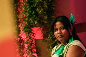 La guardiana del Bosque y emprendedora, Adriane Lanawa, participa en el evento Visit Brasil Summit en Río de Janeiro (Brasil). EFE/ Antonio Lacerda