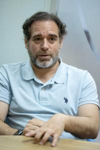 El gerente de Viafirma Carlos Gómez, habla durante una entrevista con EFE en Santo Domingo (República Dominicana). EFE/Orlando Barría
