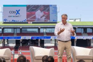 PALMA, 21/05/2025.- El ex consejero delegado de Easy Jet Johan Lundgren interviene en la quinta edición del foro ConX, organizado por Travelgate este miércoles en el Estadio de Son Moix en Palma. EFE/ Cati Cladera