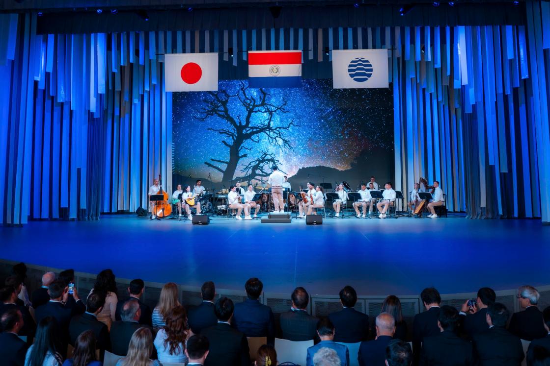 OSAKA (JAPÓN), 19/05/2025.- Fotografía este lunes, de un momento de la celebración del Día Nacional de Paraguay en la Exposición Universal de Osaka (Japón). Peña, destacó este lunes los lazos "indestructibles" que unen a este país con Japón por sus vínculos humanos o su "resiliencia" compartida, durante la celebración del Día Nacional de la nación sudamericana en la Exposición Universal de Osaka. EFE/ Schyler Verna