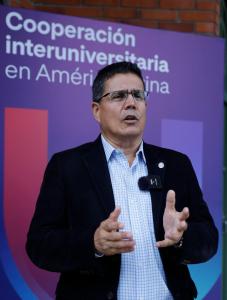 El rector de la Universidad de Antioquia, John Jairo Arboleda, habla durante una entrevista con EFE este martes, en Armenia (Colombia). EFE/ Juan Diego López