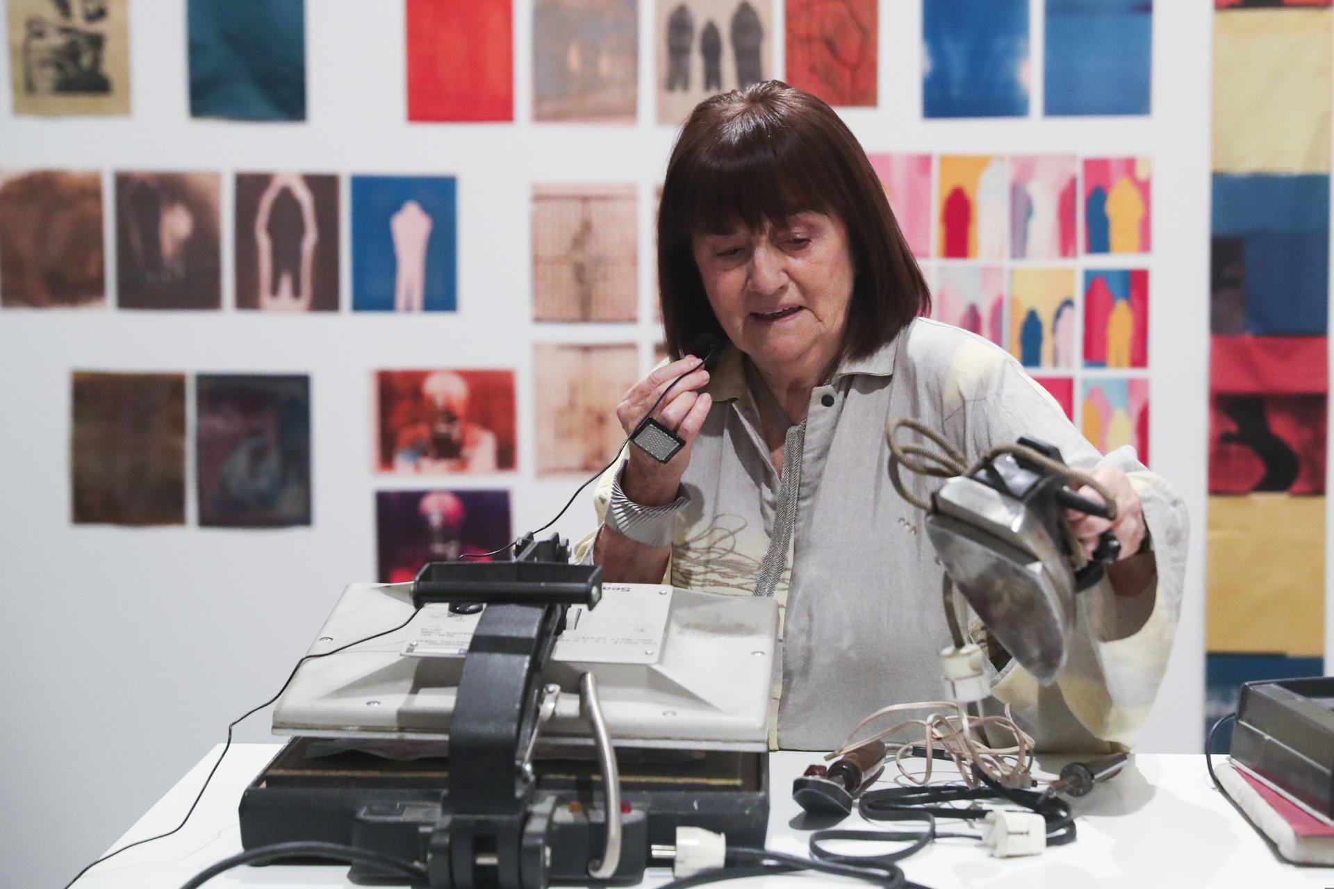 MADRID, 20/05/2025.- La artista Marisa González durante la presentación este martes de la exposición antológica 'Marisa González. Un modo de hacer generativo', en el Museo Reina Sofía. EFE/Alberto Aguado