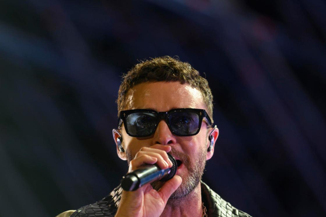 SEVILLA. 30/05/2025. - El músico y cantante estadounidense Justin Timberlake durante el concierto que ha ofrecido hoy viernes en el Icónica Santalucía Sevilla Fest 2025 que se celebra en la capital andaluza. EFE/ Raúl Caro.