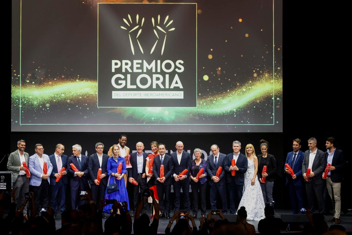 Premiados en la gala de la primera edición de los Premios "Gloria" del deporte iberoamericano que se ha celebrado en el Teatro Albéniz, en Madrid. EFE/David Fernández