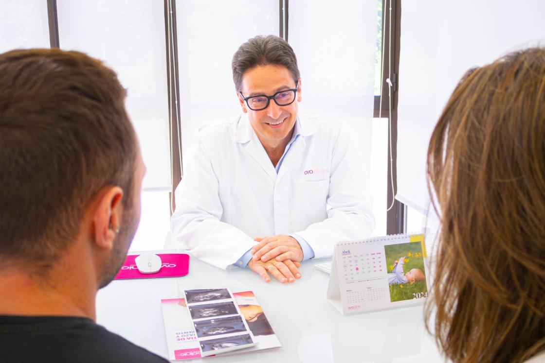 Pie de foto: Consulta de una pareja en Ovoclinic MadridAutor: info@ovoclinic.com