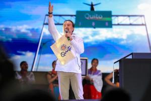 El Alcalde de Quito, Pabel Muñoz, habla durante la presentación de su marca ciudad este jueves, en Quito (Ecuador). EFE/ José Jácome