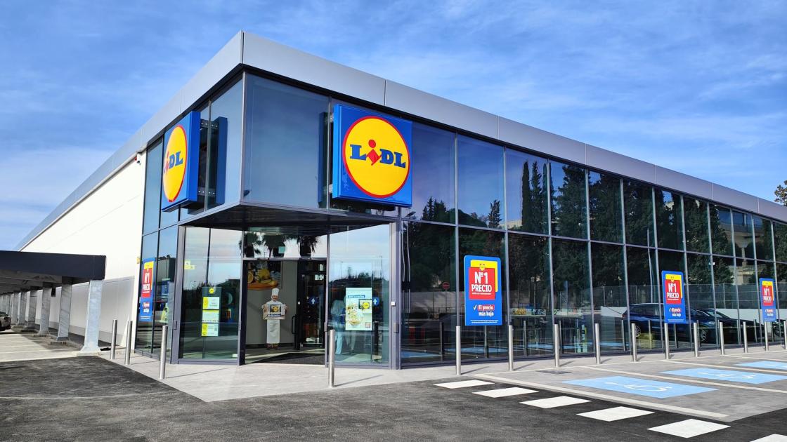 Lidl crece en Cataluña: abre 4 tiendas y ultima su mayor plataforma logística en Martorell