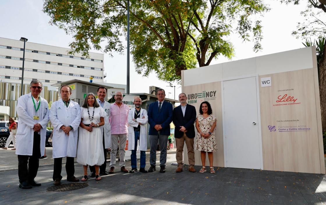 En la foto: 
De izquierda a derecha: Miguel Ángel Calleja, Jefe de Servicio de Farmacia Hospitalaria (HUVM), Miguel Ángel Colmenero, gerente del Hospital Virgen Macarena (HUVM), Natividad Sánchez, representante de ACCU España, Federico Arguelles, jefe de sección de Aparato Digestivo y coordinador de la Unidad de Enfermedad Inflamatoria Intestinal (HUVM), José Luis Rodríguez, presidente de ACCU Sevilla, Ángel Caunedo, jefe de sección de Aparato Digestivo (HUVM), Manuel Molina, delegado territorial de Salud y Consumo de la provincia de Sevilla, Jorge Santander, responsable de Relaciones Institucionales de Lilly España y Claudia Sánchez, representante de ACCU España./ Foto cedida, uso editorial del contenido asociado.