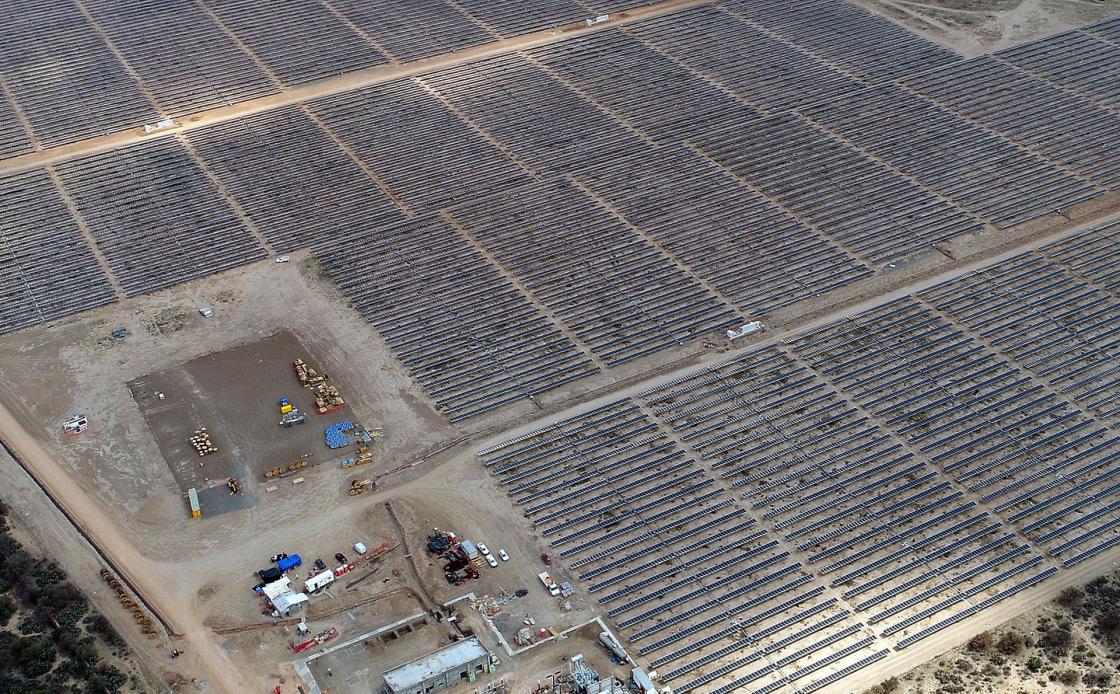 Fotografía de archivo del 27 de febrero de 2018, donde se observan paneles solares en el municipio de Villa de Arriaga, en San Luis Potosí (México). EFE/Ulises Andrade/ARCHIVO