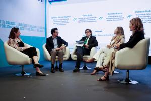 MADRID , 05/06/2025.- (izda a dcha) Beatriz Blasco, directora general de ANFABRA (Asociación de Bebidas Refrescantes); Ignacio García Magarzo, director general de ASEDAS; Arturo Larena, Director de EFEverde.com; Carmen Redondo, directora de Relaciones Institucionales de HISPACOOP y Cintia Bosh, Gerente de Sostenibilidad de AECOC, durante su intervención en el Diálogo EFE "Medioambiente Supermercados y consumidores frente al cambio climático" celebrado este jueves con la colaboración de Asedas. EFE/Mario Morón