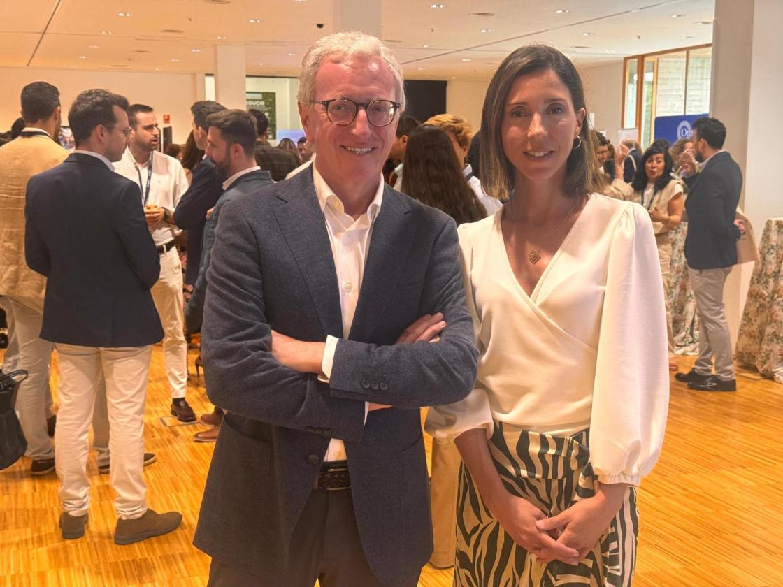 Pie de foto: El Dr. Gorka Martínez Grau y la Dra. Bárbara Berasategui    Autor: Gabinete de prensa SECOP