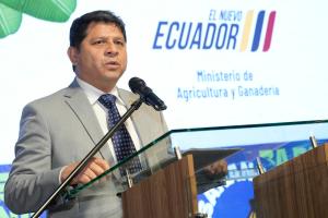 El ministro de Agricultura y Ganadería de Ecuador, Danilo Palacios, habla durante la inauguración de la convención 'Banana Time Machala 2025', este martes, en Machala (Ecuador). EFE/ AEBE /SOLO USO EDITORIAL/NO VENTAS/SOLO DISPONIBLE PARA ILUSTRAR LA NOTICIA QUE ACOMPAÑA (CRÉDITO OBLIGATORIO)