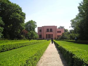 Imagen de archivo de la sede de la Fundación Serralves, en Oporto. EFE/ J. Benet