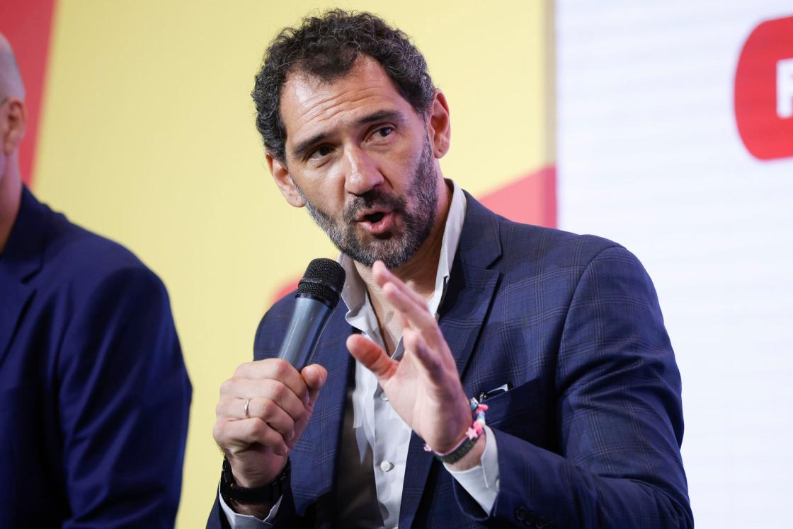 MADRID, 18/06/2025.- Jorge Garbajosa, ex jugador de baloncesto y Presidente de FIBA Europa, participa en la mesa "El Futuro del Basket. Construyendo el mañana del Baloncesto" durante la jornada inaugural del "Sports Summit Madrid 2025" que se celebra en las instalaciones de IFEMA, en Madrid. EFE/David Fernández