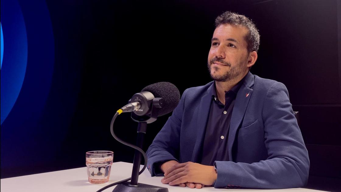 En la imagen, Javier Gil, responsable de implementación y desarrollo de inteligencia artificial (IA) en LaLiga, durante un nuevo episodio del videopodcast de EFE Sports Business.EFE