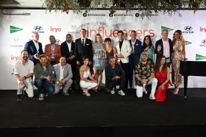 MADRID (ESPAÑA), 19/06/2025.- Foto de familia de los galardonados en la sexta edición de los Influencers Awards organizado por la revista Influencers en Madrid. EFE/ Fernando Villar