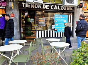 Fotografía de la entrada de "Cata, Tienda de Calzone y Empanadas" este jueves, en Buenos Aires (Argentina). EFE/ Matías Martín Campaya