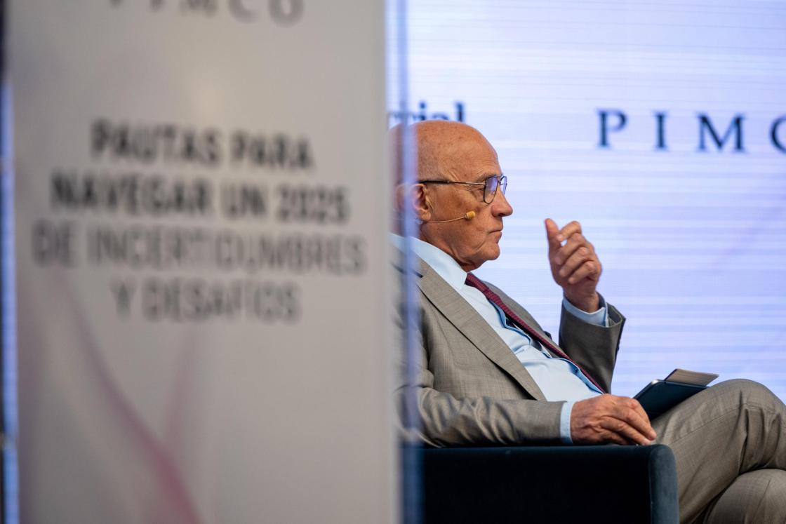 MADRID, 25/06/2025.- El presidente del Banco Sabadell, Josep Oliú, participa en el foro 'Pautas para navegar un 2025 de incertidumbres y desafíos', en el marco de las Jornadas PIMCO, donde hablará sobre la posición de la banca ante el nuevo orden global.  EFE/Fernando Villar