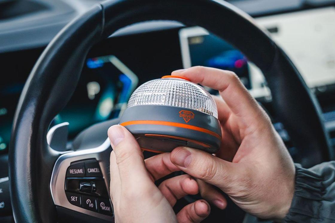 Ryme Automotive lanza su baliza V16 conectada con geolocalización gratuita hasta 2040