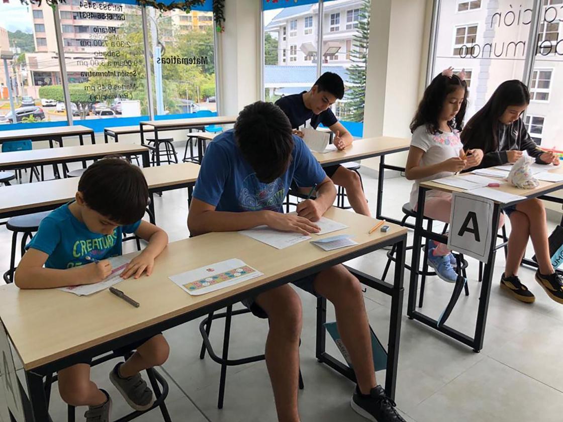 Fotografía sin fecha específica de toma cedida por Kumon, que muestra una persona en la recepción del instituto transnacional Kumon en Ciudad de México (México). EFE/ Lizeth Arauz /XquendaFoto Kumon/SOLO USO EDITORIAL NO VENTAS/SOLO DISPONIBLE PARA ILUSTRAR LA NOTICIA QUE ACOMPAÑA (CRÉDITO OBLIGATORIO)