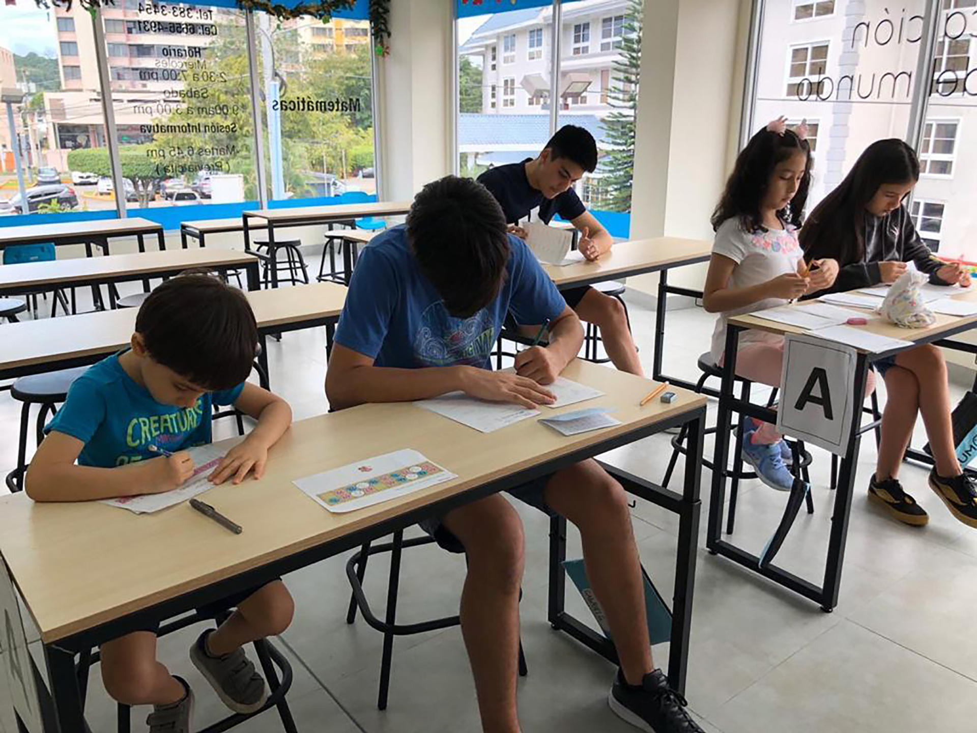 Fotografía sin fecha específica de toma cedida por Kumon, que muestra una persona en la recepción del instituto transnacional Kumon en Ciudad de México (México). EFE/ Lizeth Arauz /XquendaFoto Kumon/SOLO USO EDITORIAL NO VENTAS/SOLO DISPONIBLE PARA ILUSTRAR LA NOTICIA QUE ACOMPAÑA (CRÉDITO OBLIGATORIO)