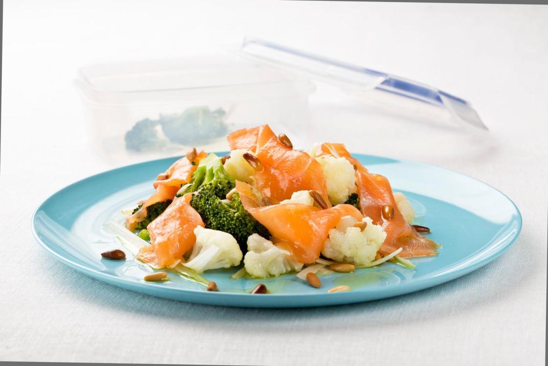 Pie de foto: Ensalada con Salmón de Noruega ahumadoAutor: Mar de Noruega