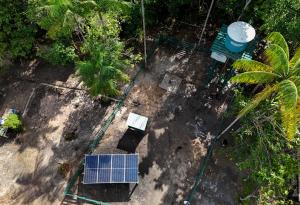 Fotografía cedida por Fundación Amazonía Sostenible que muestra un pozo artesanal de agua en la comunidad Quilombola de Tambor, ubicada en el río Jaú, en Novo Airão (Brasil). EFE/ Michael Dantas/Fundación Amazonía Sostenible /SOLO USO EDITORIAL NO VENTAS/SOLO DISPONIBLE PARA ILUSTRAR LA NOTICIA QUE ACOMPAÑA (CRÉDITO OBLIGATORIO)