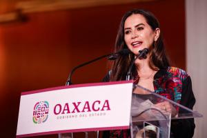 Fotografía cedida por Iberdrola México de su directora, Katya Somohano, hablando durante un evento en Oaxaca (México). EFE/ Iberdrola México / Mario Castillo /SOLO USO EDITORIAL NO VENTAS /SOLO DISPONIBLE PARA ILUSTRAR LA NOTICIA QUE ACOMPAÑA (CRÉDITO OBLIGATORIO)