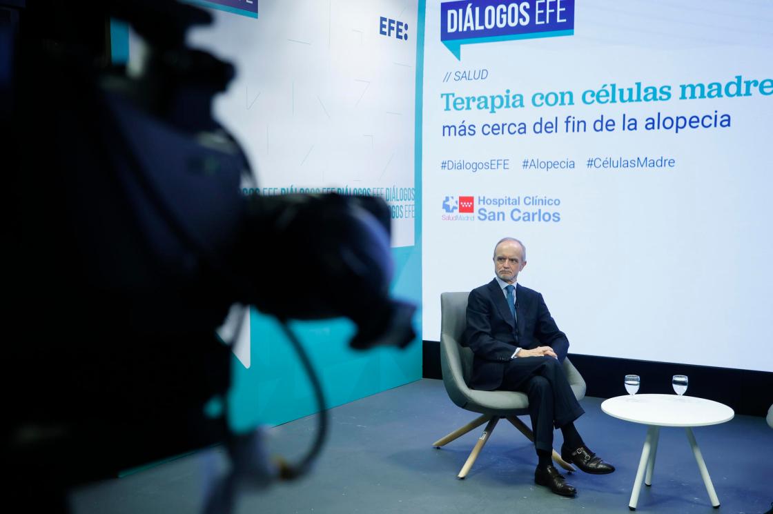 MADRID, 01/07/2025.- El Dr. Eduardo López Bran, Jefe del Depto Dermatología del Hospital Clínico San Carlos de Madrid y Director médico de la clínica IMEMA, durante el evento "Terapia con células madre: más cerca del fin de la alopecia" en el contexto de los Diálogos Efe Salud, en el plató de la Agencia Efe, en Madrid. EFE/David Fernández