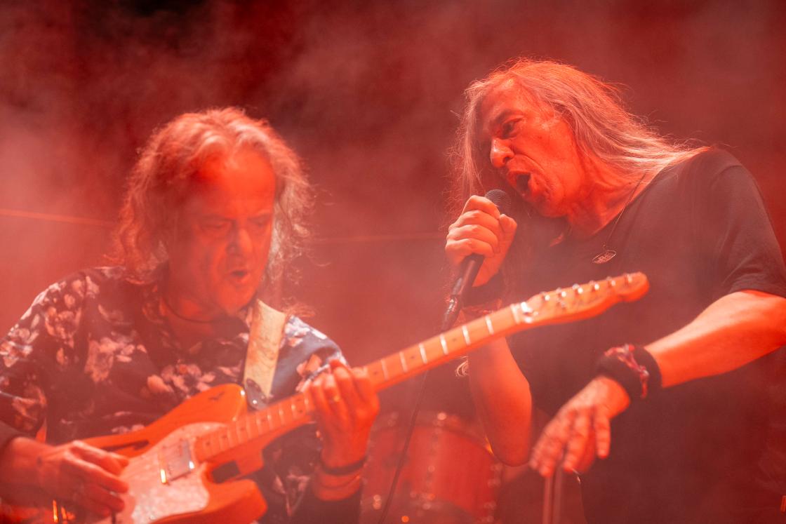 Palafrugell (Girona). El grupo catalán Sopa de Cabra durante su actuación en la primera jornada del festival Cap Roig que se celebra en la localidad gerundense de Palafrugell. EFE/David Borrat