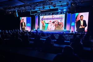 Personas asisten al sexto foro Internacional de Innovación Educativa este jueves, en Santa Cruz (Bolivia). EFE/Juan Carlos Torrejón