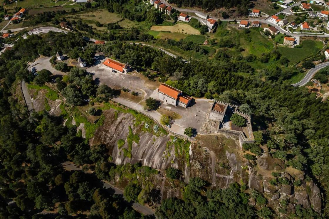 Castelo de Lanhoso. Autor: turismo.povoadelanhoso.pt