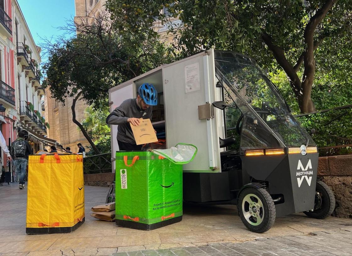 Modelo Mothium eCargobike en España repartiendo. Autor: Mothium