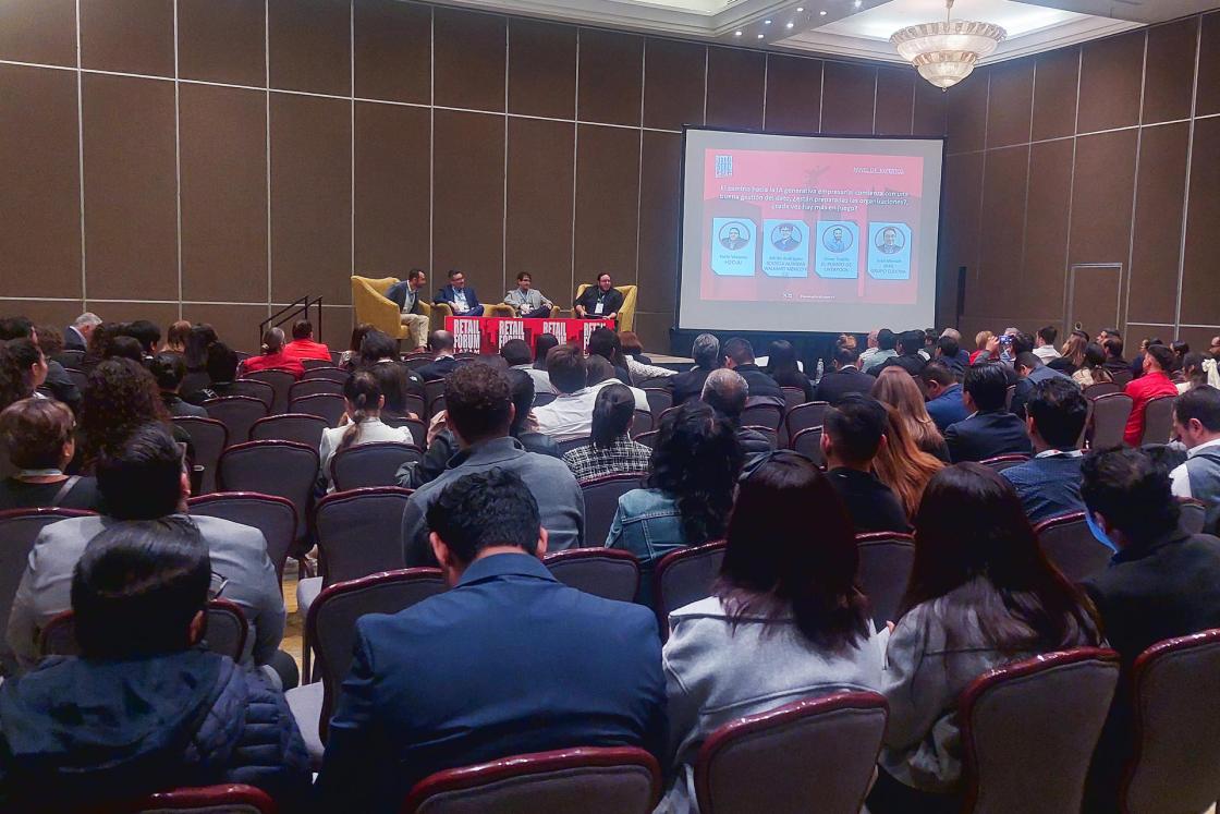 Fotografía del 10 de julio de 2024 cedida por Retail Forum and Revolution Banking México de un grupo de personas durante el Retail Forum and Revolution Banking México 2024 en Ciudad de México (México). EFE/ Retail Forum and Revolution Banking México /SOLO USO EDITORIAL/NO VENTAS/SOLO DISPONIBLE PARA ILUSTRAR LA NOTICIA QUE ACOMPAÑA (CRÉDITO OBLIGATORIO)