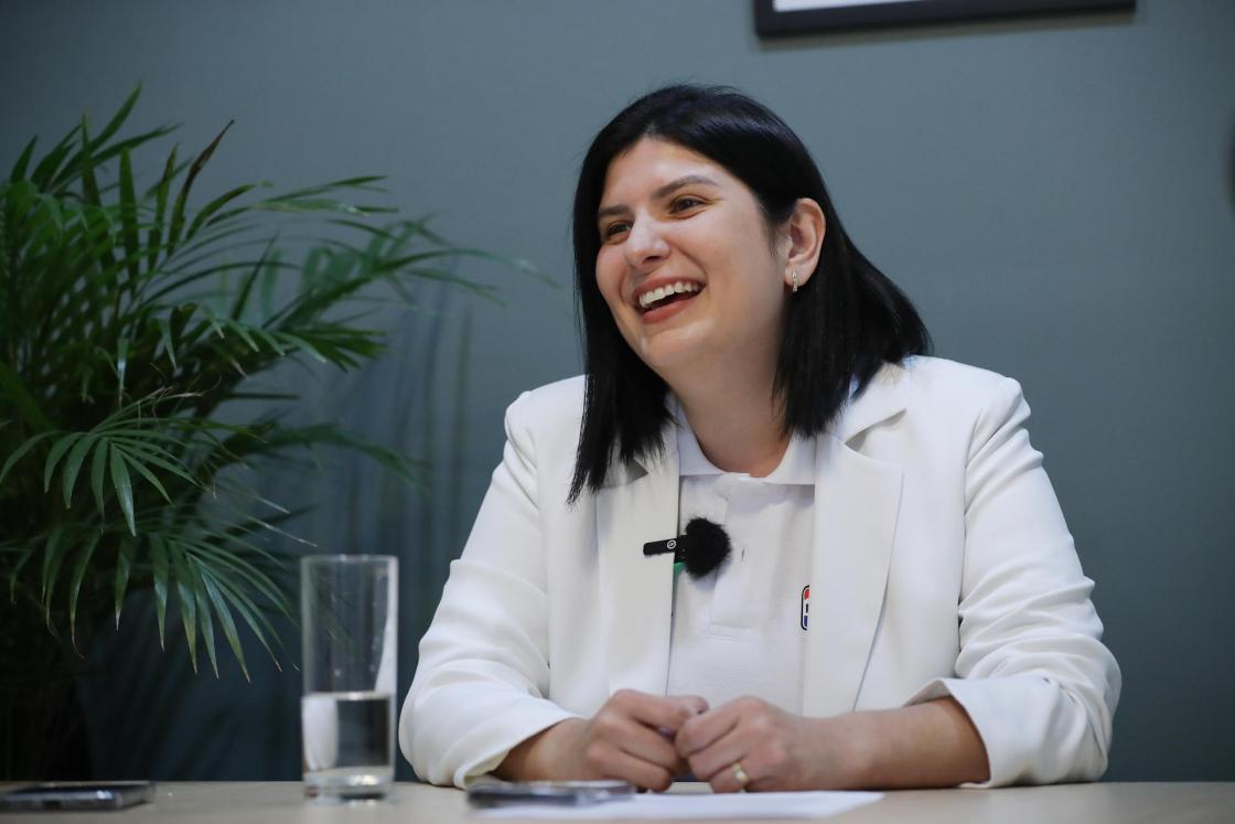 La viceministra de Tecnologías de Información y Comunicación de Paraguay, Alejandra Duarte, reacciona durante una entrevista para EFE este lunes, en Asunción (Paraguay). EFE/ Juan Pablo Pino