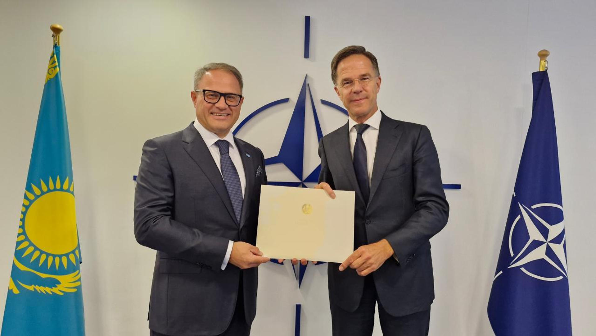 NATO Secretary General Mark Rutte (R) and Kazakhstan’s ambassador to Belgium, NATO, and the European Union, Roman Vassilenko, during a meeting this week in Brussels. EFE/Kazakh Foreign Ministry EDITORIAL USE ONLY/ONLY AVAILABLE TO ILLUSTRATE THE ACCOMPANYING NEWS ITEM (MANDATORY CREDIT)