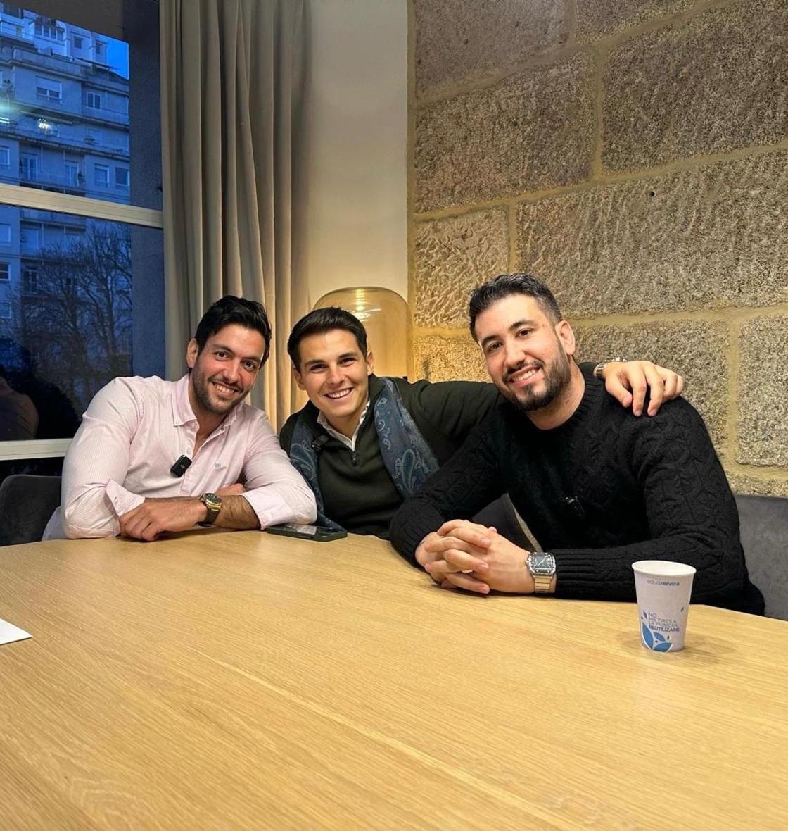 Alex Algarci (Izda), Miguel Sierra (C) y César Rivero (Dcha). Autor: Cortesía de FIXCAL ESTATE