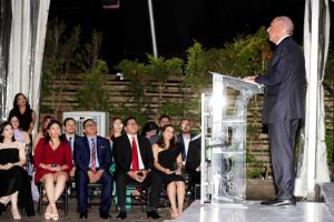 El presidente de la junta directiva de HonduFuturo Camilo Atala, habla durante un acto este miércoles, en Tegucigalpa (Honduras). EFE/ Gustavo Amador