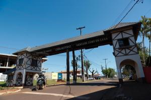 Fotografía de un arco de ingreso al municipio de Obligado el 28 de agosto de 2025 en Obligado (Paraguay). EFE/Juan Pablo Pino