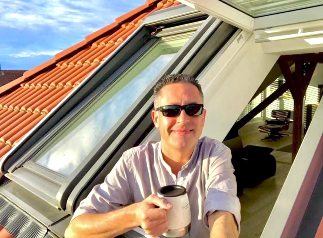 Álvaro Rubio debuta en la novela histórica con Regis Legatum, una oda literaria a Plasencia y su memoria sepultada.