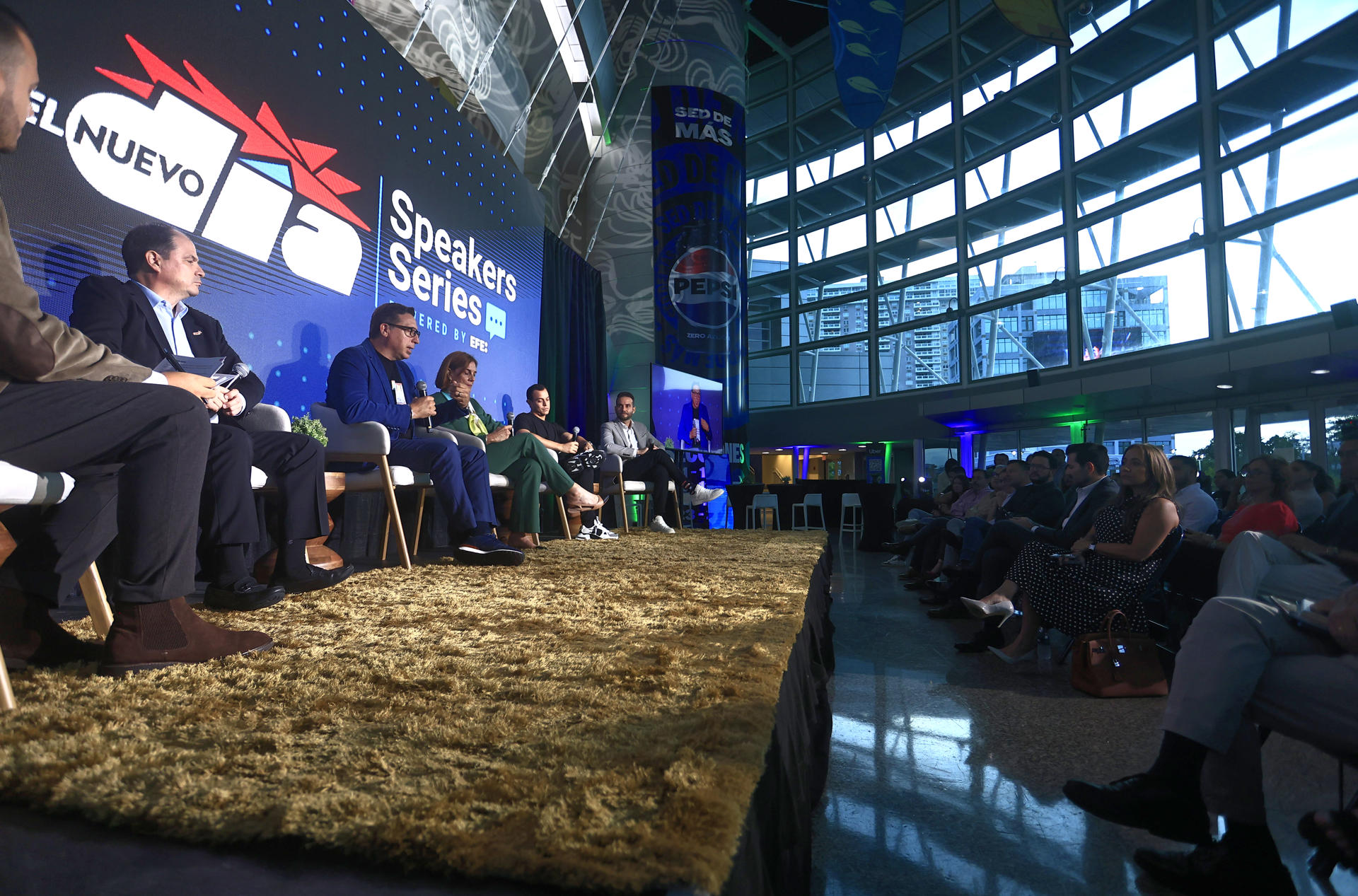 El éxito de la temporada de conciertos de Bad Bunny en Puerto Rico permite a la isla "soñar en grande" para convertirse en un centro mundial de la industria de la música.EFE/ Thais Llorca.