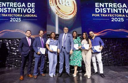 Caja de Ahorros honra la trayectoria de más de 300 colaboradores con el liderazgo de Andrés Farrugia