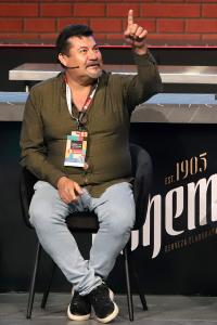 El chef de Casa Oaxaca México habla durante el congreso y festival Latino Gastronomic este jueves, en Puebla (México). EFE/ Hilda Ríos