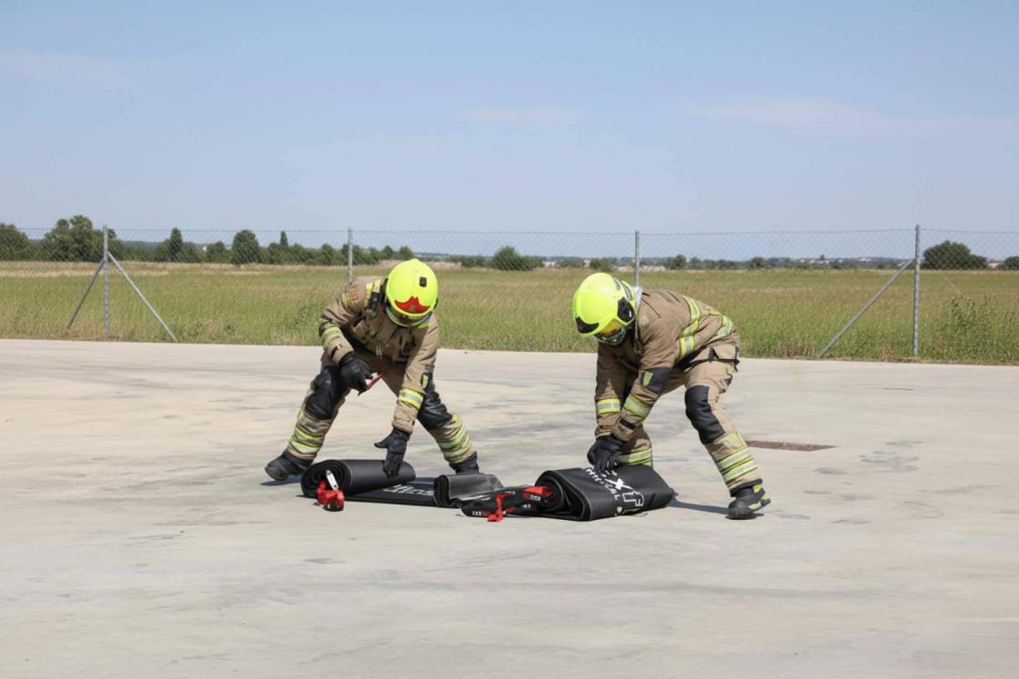 Texfire prueba sus mantas ignífugas en un test real con un coche eléctrico equipado con baterías de litio