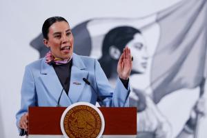 Imagen de archivo de la secretaria de Turismo, Josefina Rodríguez, durante una rueda de prensa en Palacio Nacional de la Ciudad de México (México). EFE/ Mario Guzmán