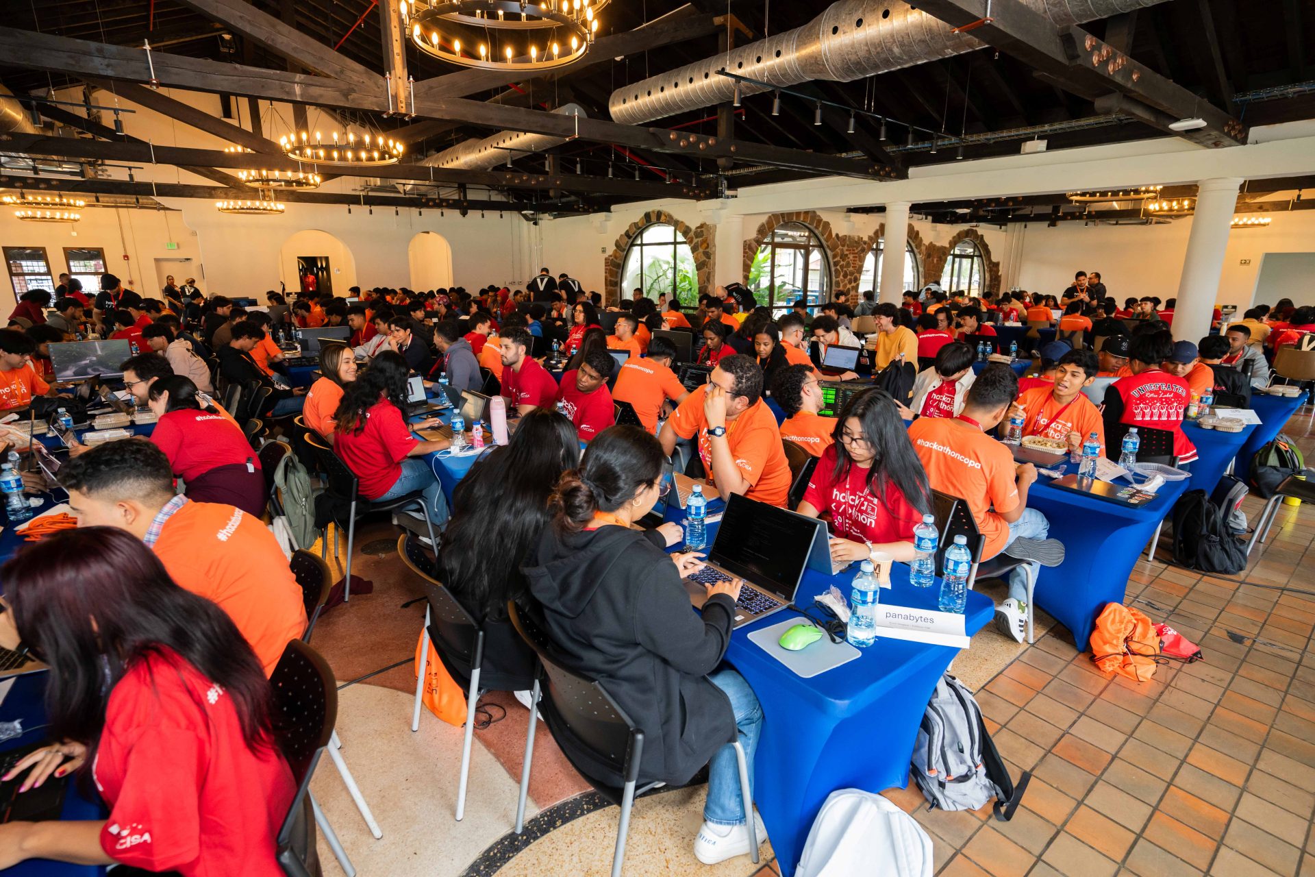 Más de 500 estudiantes universitarios participan en la "Hackathon" anual de Copa Airlines